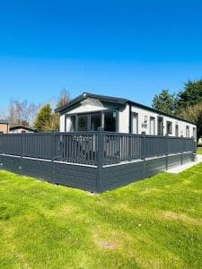 Accommodation at Enzo's Lodge with Hot Tub in allerthorpe