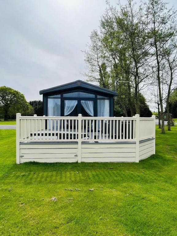 Accommodation at Pebble Lodge with Hot Tub in allerthorpe