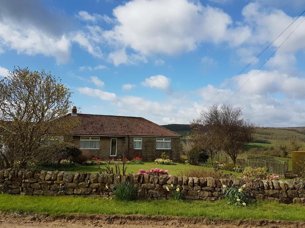 Accommodation at Woodpeckers Cottage in cloughton