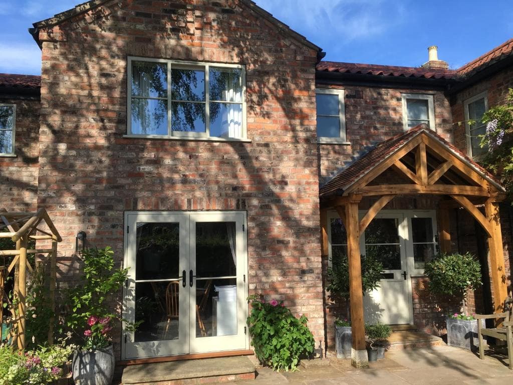 Accommodation at The Old Post Office pretty village 20min from York in alne
