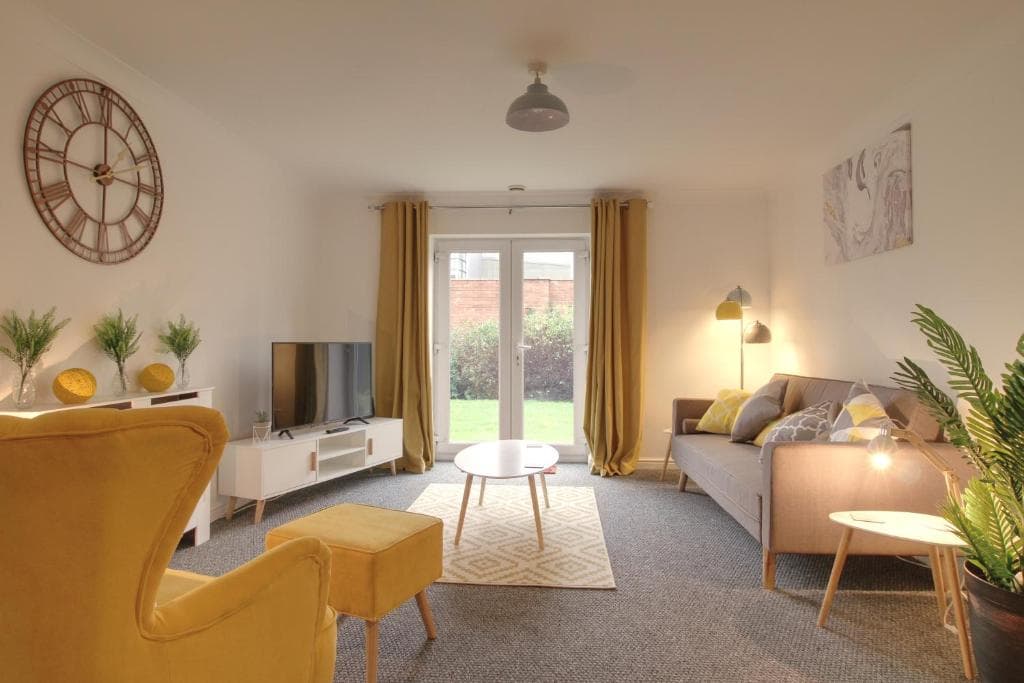 Accommodation at Central, Stylish 2-bed Apartment, with allocated parking in wakefield