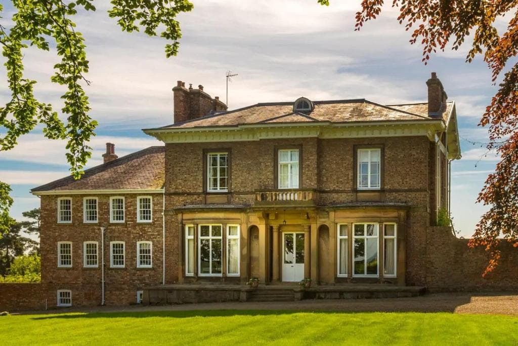 Accommodation at The Wing at Brook Hall in tadcaster