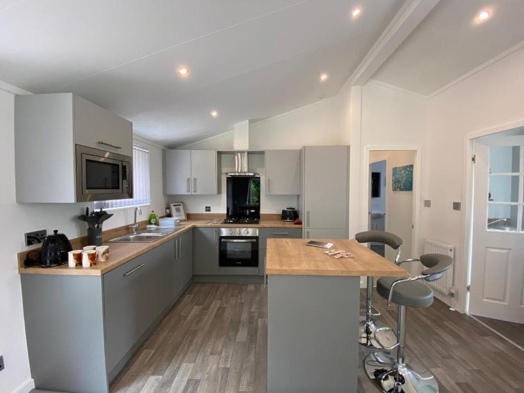 Accommodation at Fox Lodge at Owlet Hideaway - with Hot Tub, Near York in seaton ross