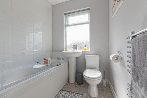Accommodation at Bright and Modern Home 4 beds CCTV Parking in killingbeck