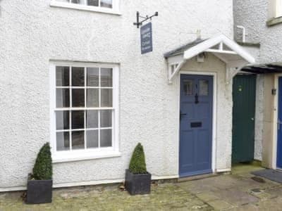 Accommodation at Upside Down Cottage in richmond