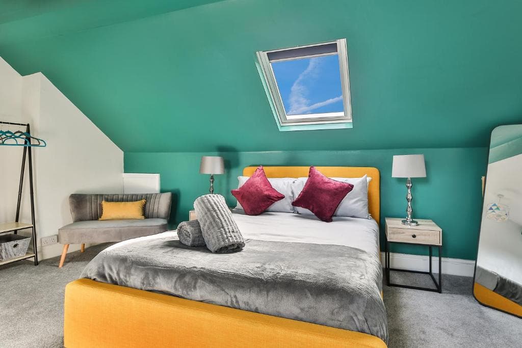 Accommodation at Hidden Gem-Open To Book-Super Location in sheffield