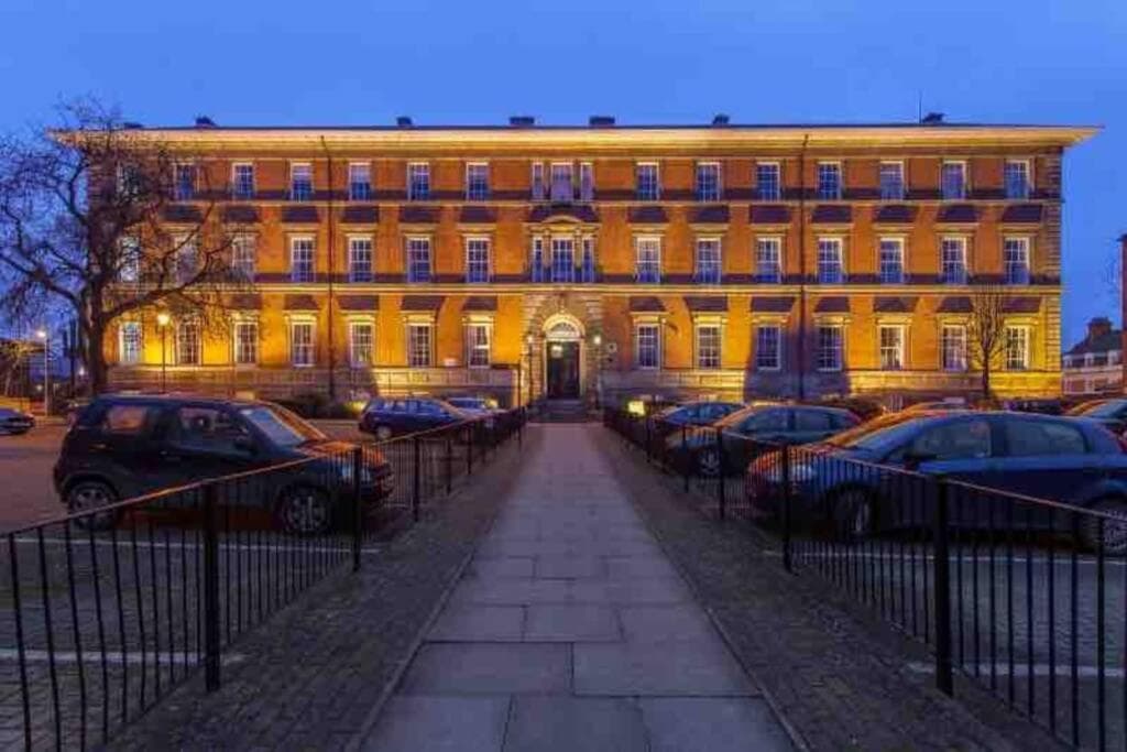Accommodation at County House - THE WHITE APARTMENT in york