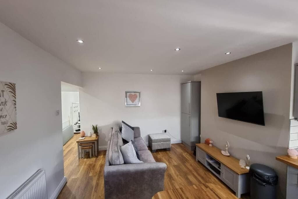 Accommodation at Crystal Cottage - 5 min walk from Holmfirth Town Centre in holmfirth