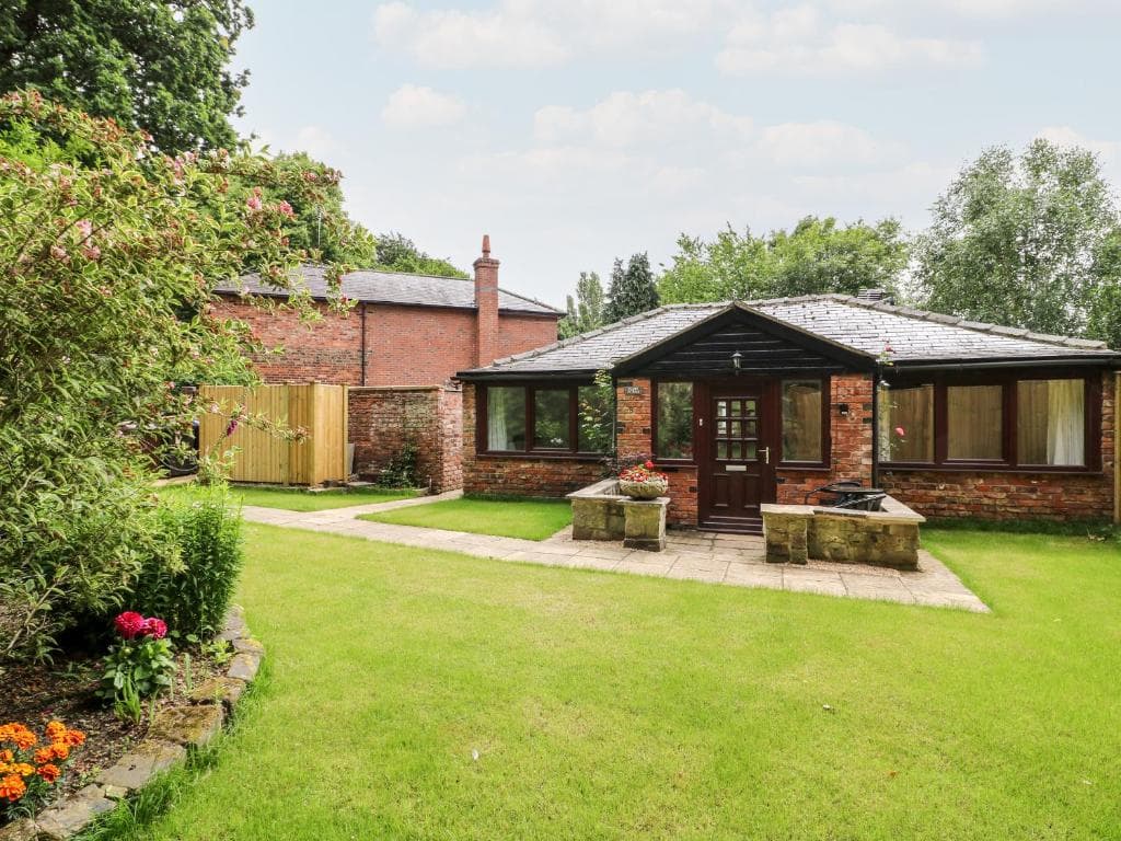 Accommodation at Claire Cottage in selby