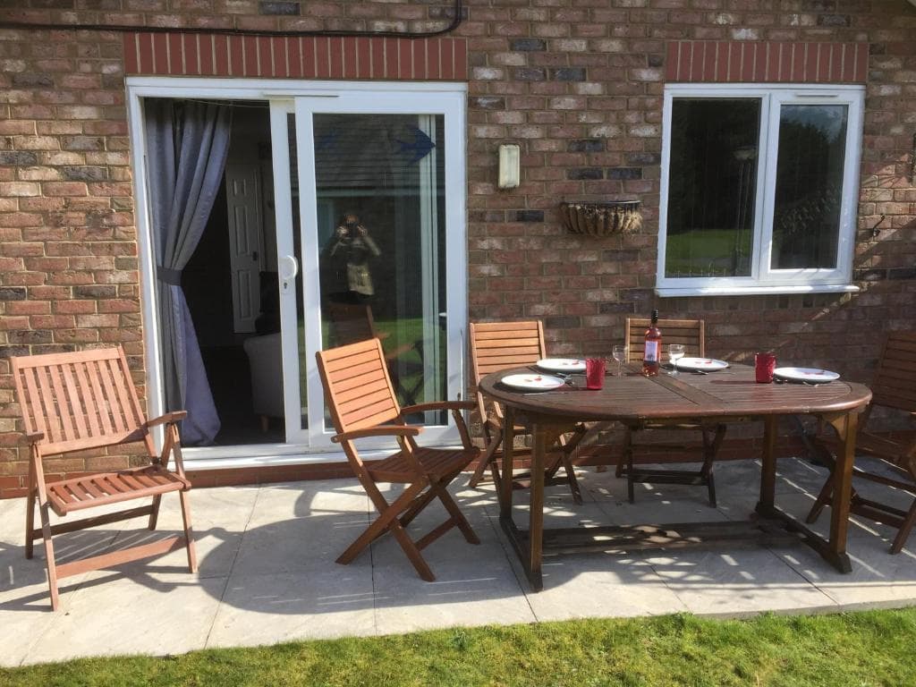 Detached 2 bed bungalow sleeps 4 near Bridlington