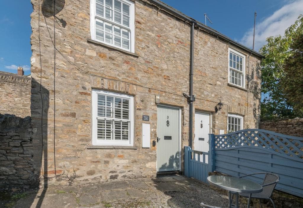 Accommodation at Hideaway Cottage - Central Richmond in richmond