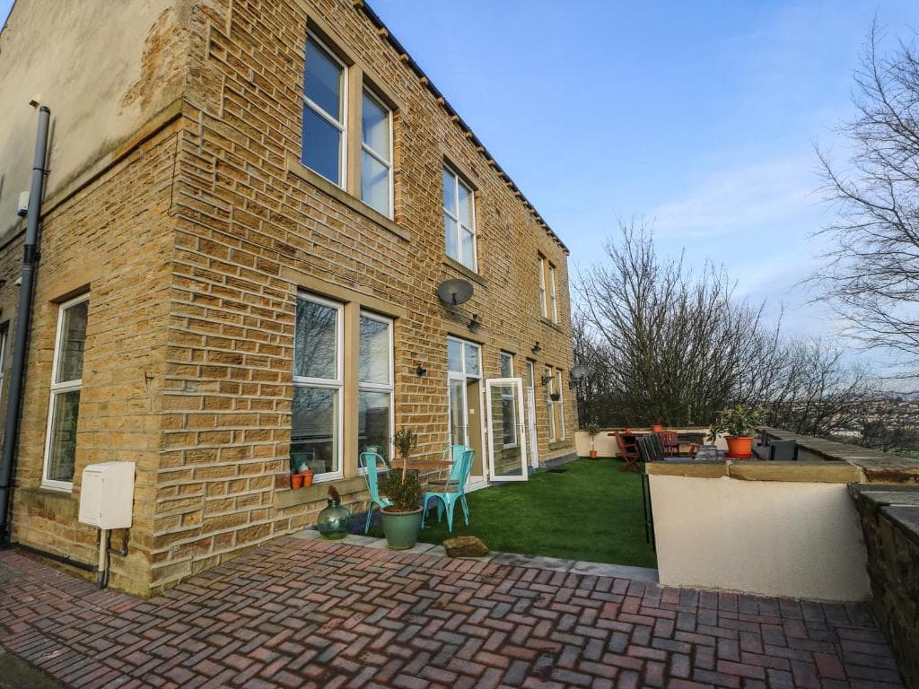 Accommodation at 183 Stainland Road, Halifax in halifax