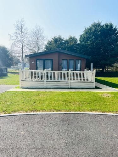 Accommodation at Hawthorne Villa with Hot Tub in allerthorpe