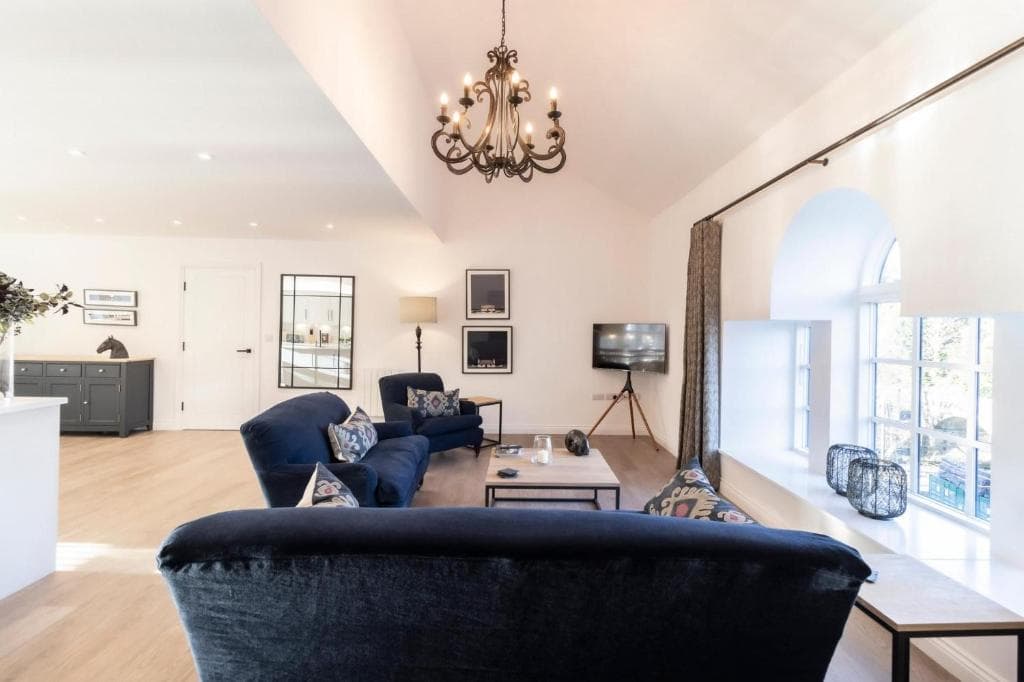 Accommodation at NEW Sleek & Stylish 2BD Flat - Heart of Haworth in keighley