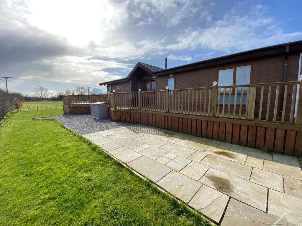 Accommodation at Long Meadow Lodge with Hot Tub in malton