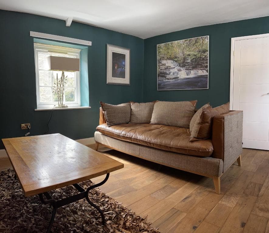 Accommodation at Fernlea Mews, luxury 2 bed 2 bath holiday home, central Richmond, Swaledale in richmond