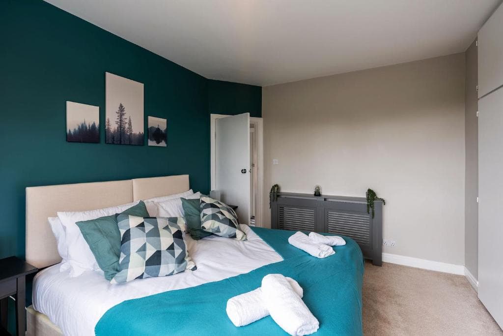 Accommodation at Stylish Contractor House & Friends & Free Parking & City Centre in hull