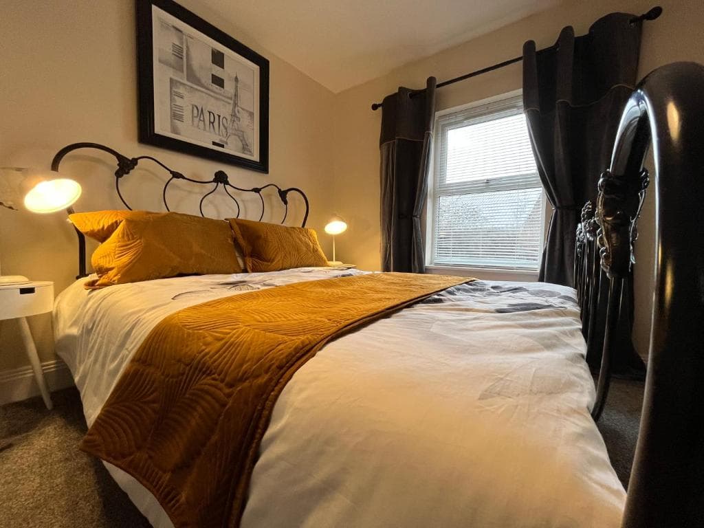 Accommodation at York Centre 2 Bedroom Renovated Flat, 8 Escrick Street in york