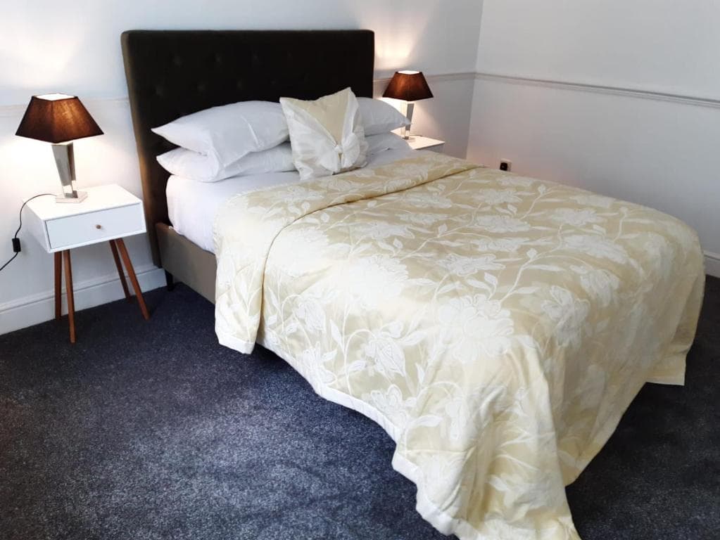 Accommodation at Cheerful home close to the city and Peak District in neepsend
