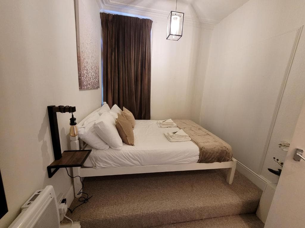 Accommodation at Sea side flat 3 with fast WiFi and free PARKING in scarborough