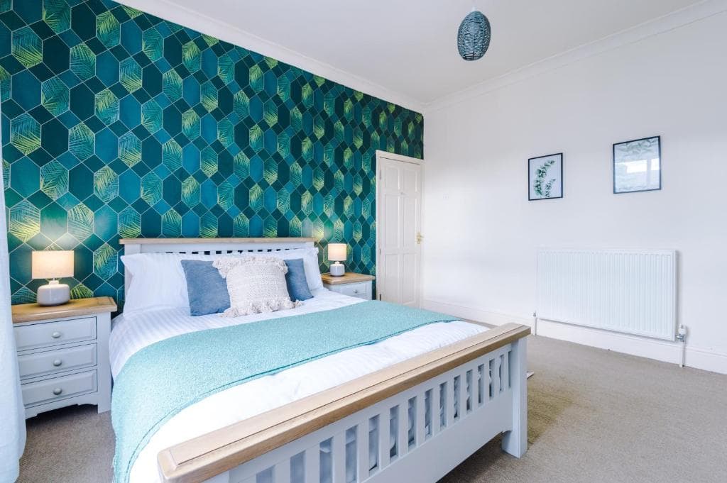 Accommodation at Spacious house, newly furnished, 10 mins from centre, parking and garden in sheffield