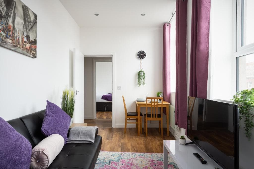 Accommodation at Elite City Stays hosts cosy spacious apartment in wakefield