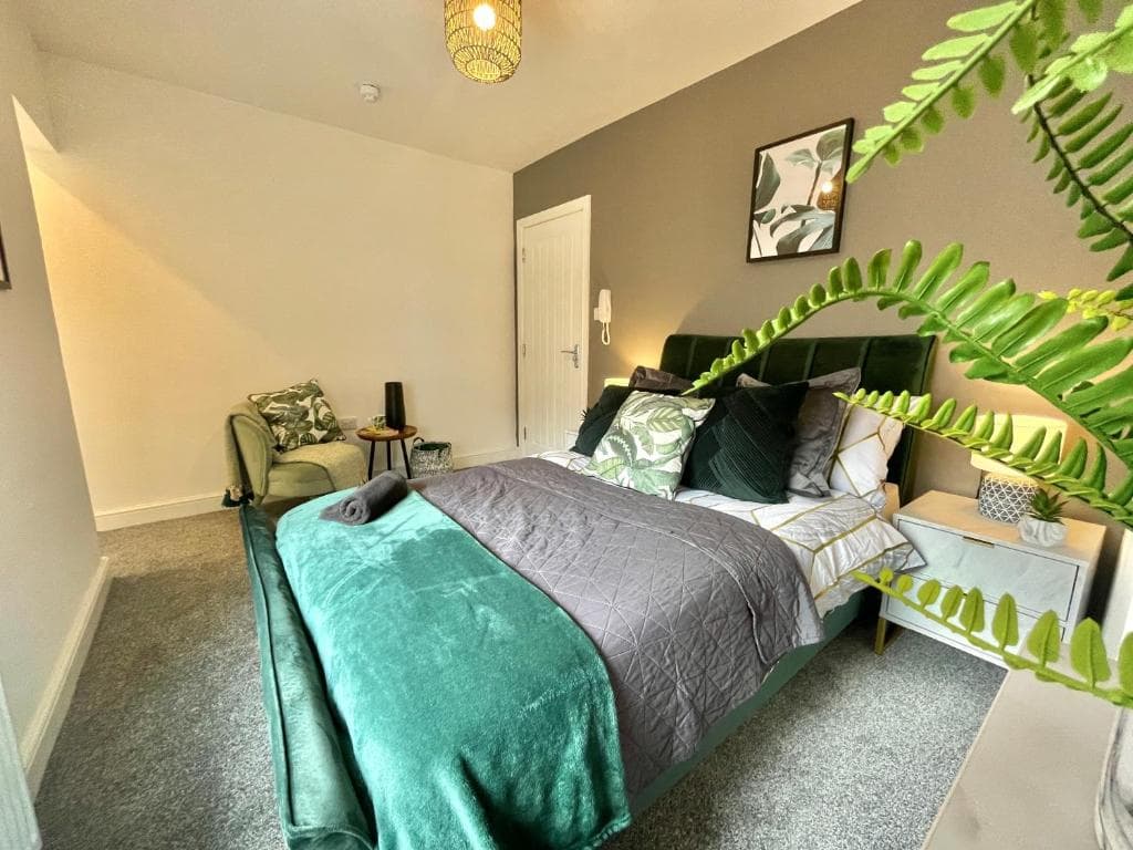 Accommodation at Swanky 10 guest house in the heart of Wakefield - free wifi ! in wakefield