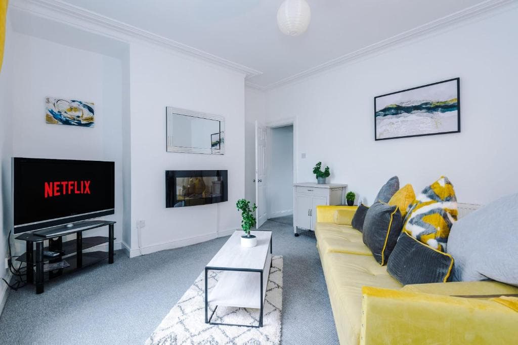 Accommodation at Akroyd House by Lavender Stays Fully Equipped Free WiFi Sleeps Up to Four Guests in halifax