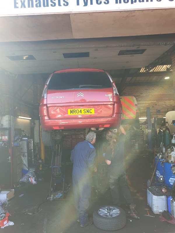 Viaduct Auto Repairs - Garages in bramley