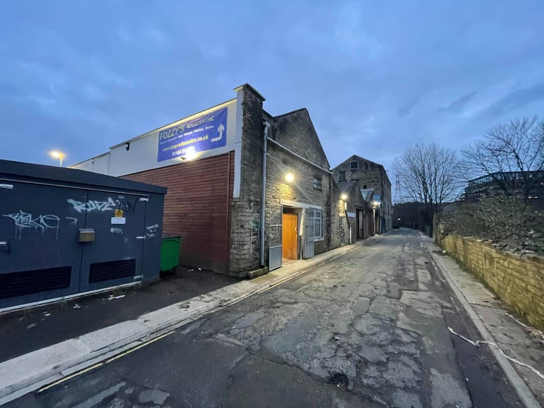Fozzy's Autocentre - Garages in brighouse