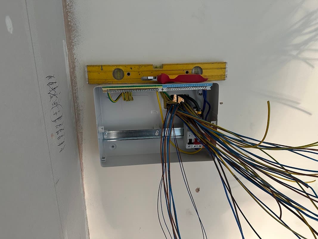 Northyβs Electrical LTD. - Electricians in cleckheaton
