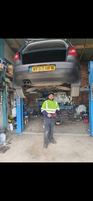 A MOTOR REPAIRS SHEFFIELD - Garages in darnall
