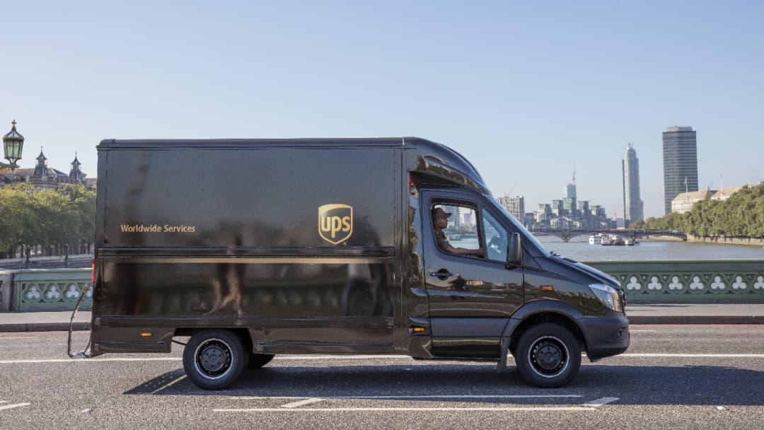 UPS Leeds - Couriers in farsley