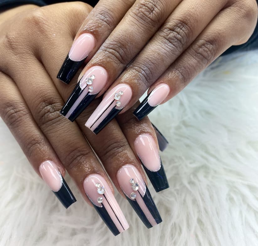 Queens Beauty Bar - Beauty Salons in featherstone