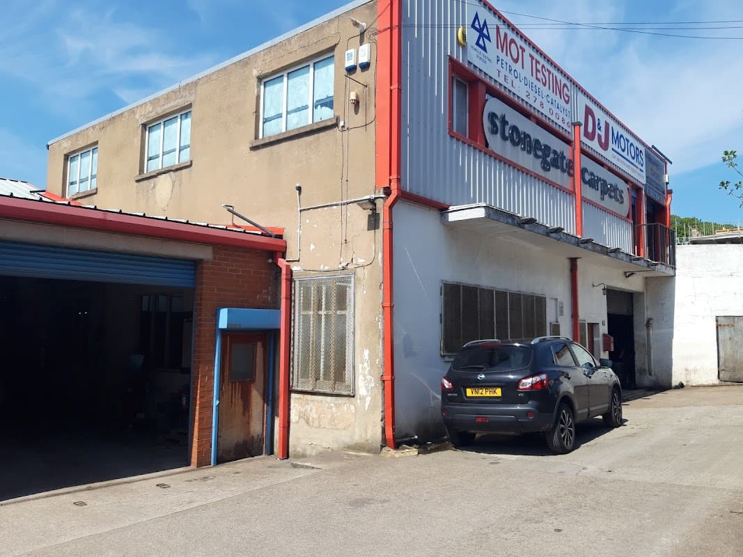 D & J Motors - Garages in headingley