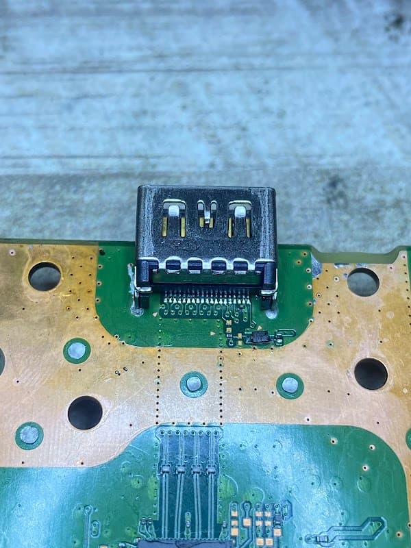 We solder - Tech & Electronics in heckmondwike