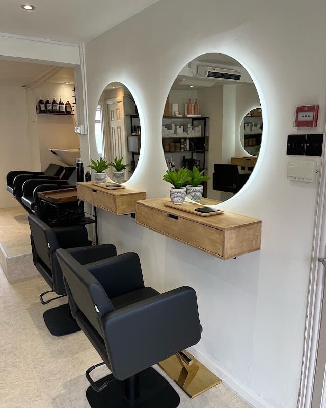 Kaniuka - Hair Salons in horsforth