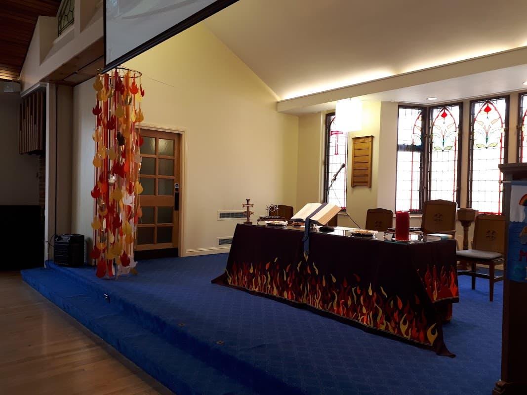 Moldgreen URC Church - Churches in huddersfield