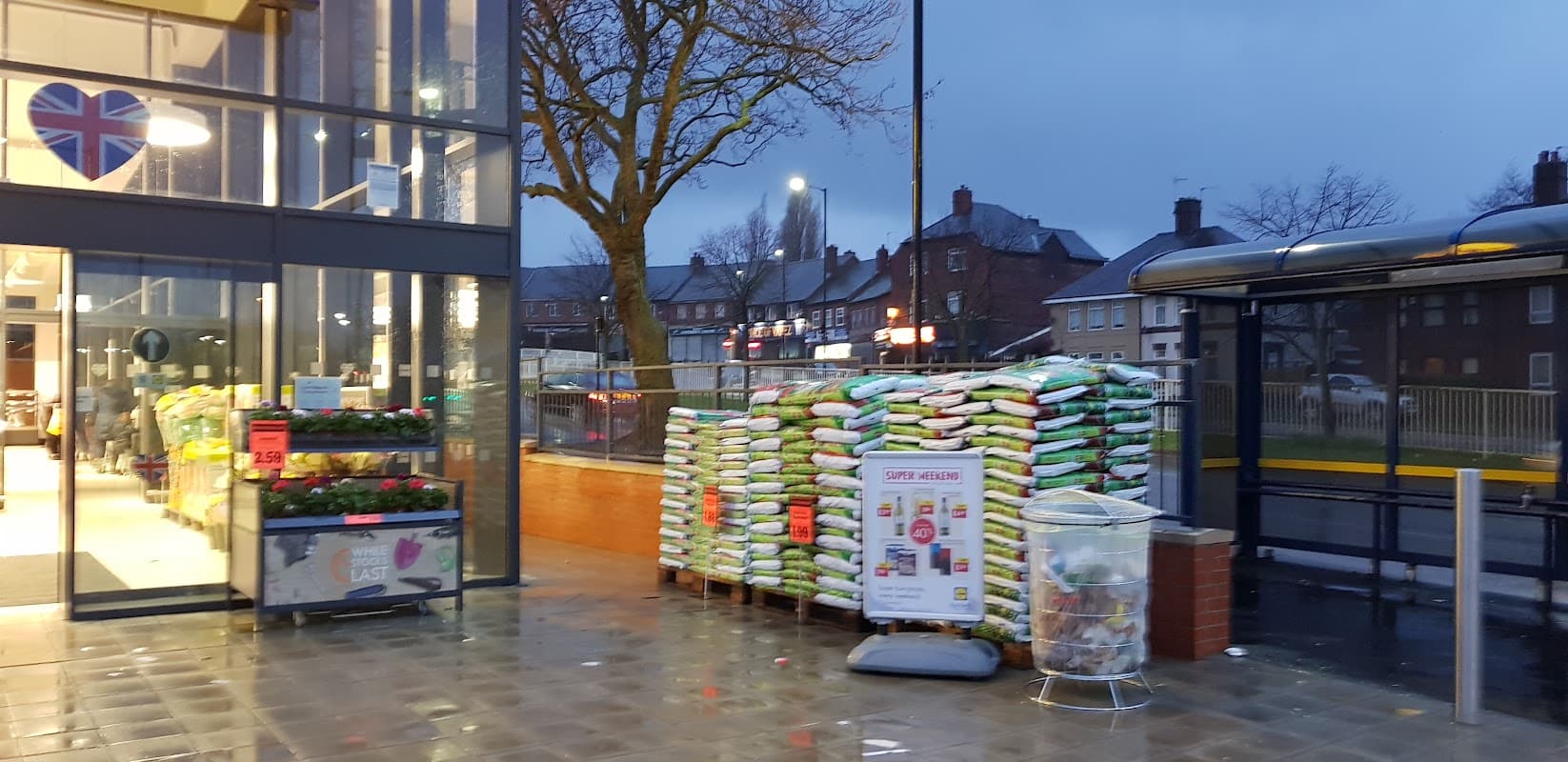Lidl - Supermarkets in manor