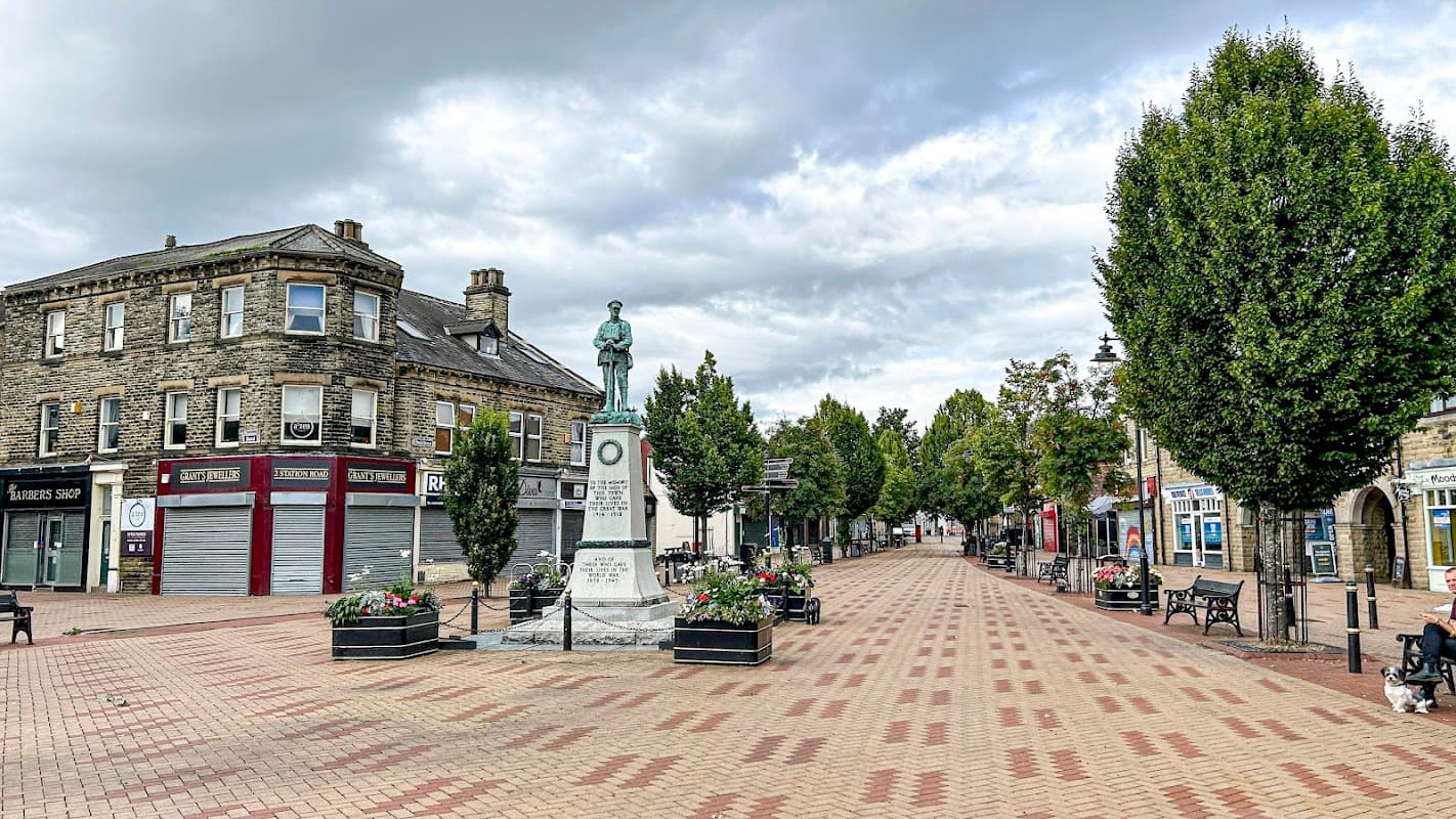 Ossett Cenotaph - War Memorial - War Memorials in ossett