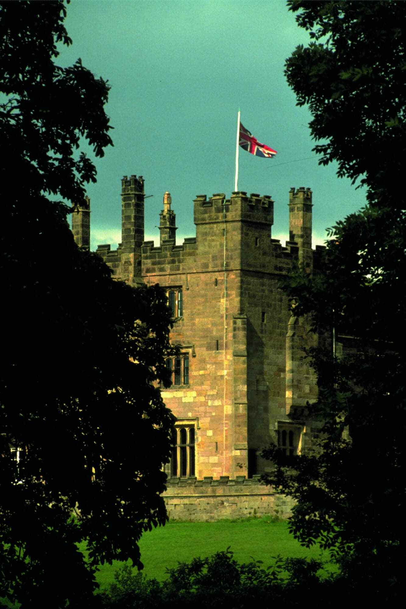 ||Ripley Castle in the evening|