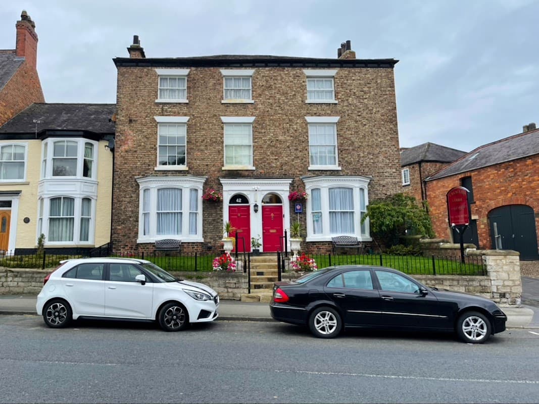 Crescent Lodge - Guest House in ripon