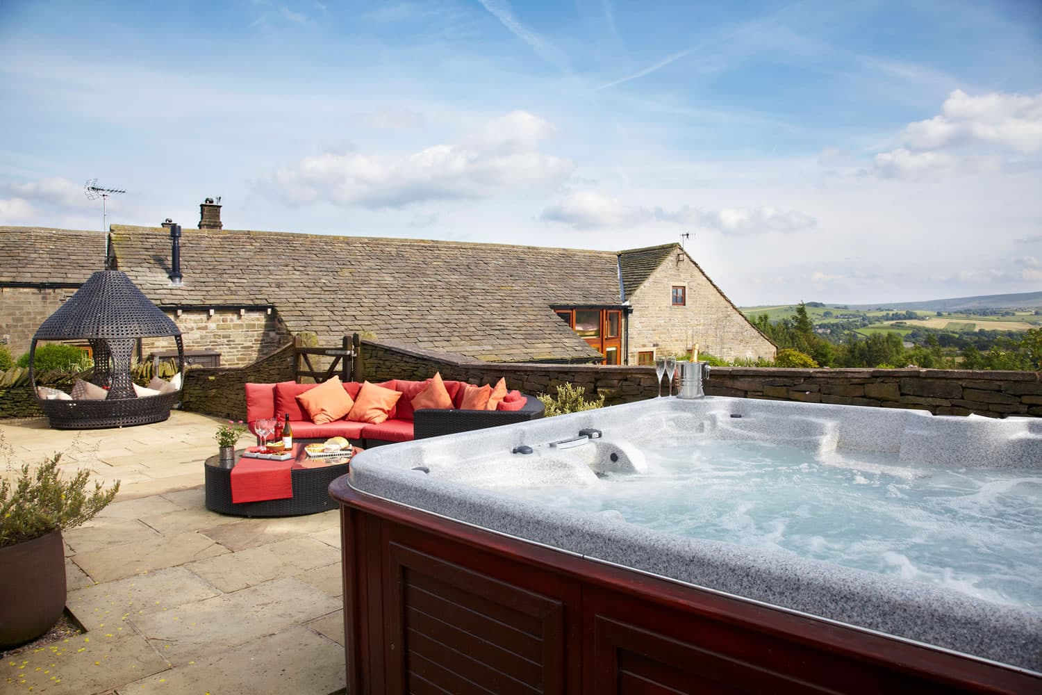 Smallshaw Spa - Spa in millhouse green
