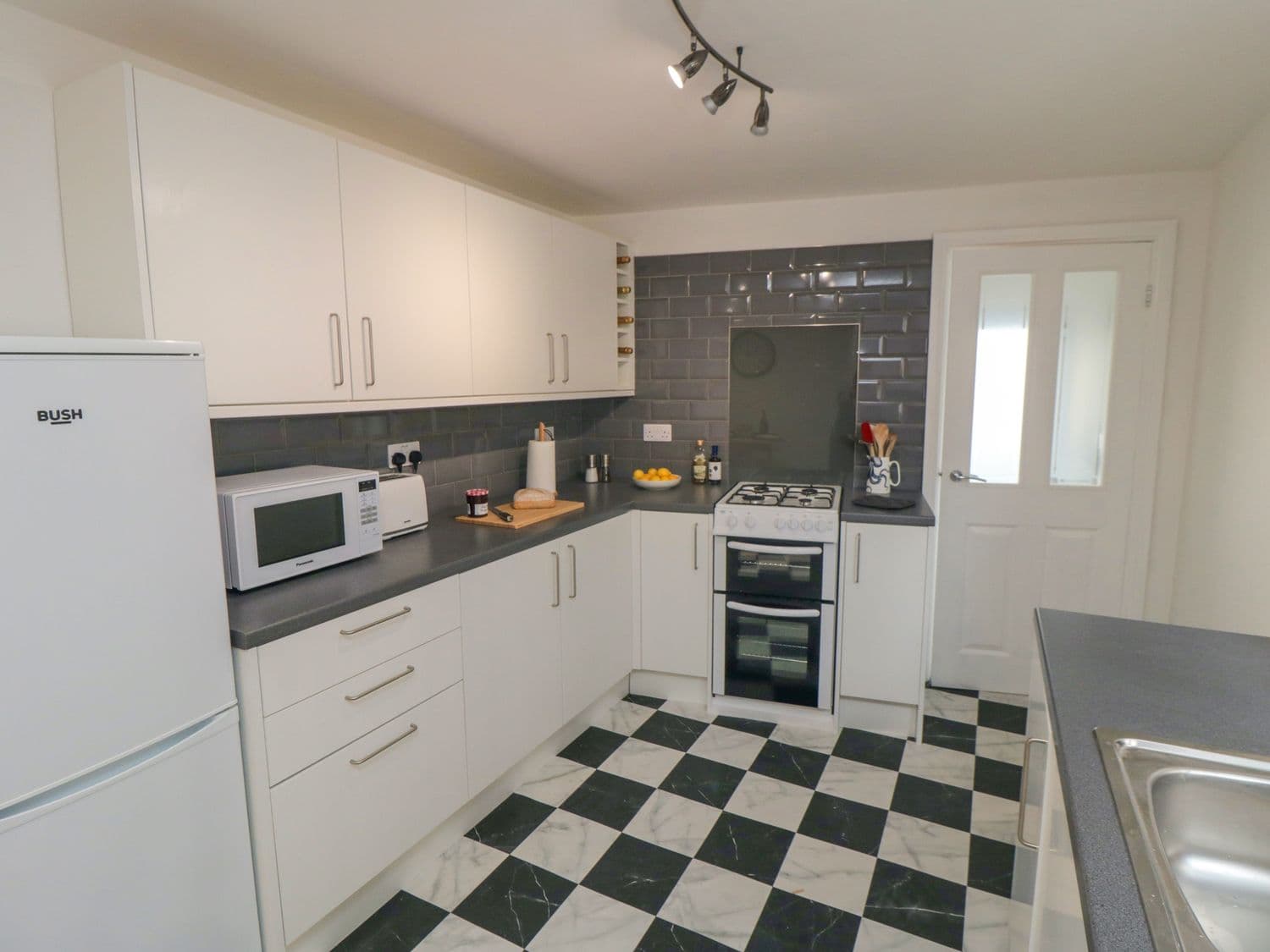 6 Clarence Place — photo 7