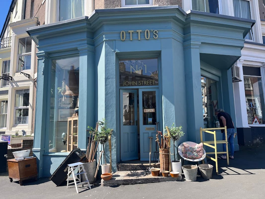 Ottoβs of Whitby - Antique Shops in whitby