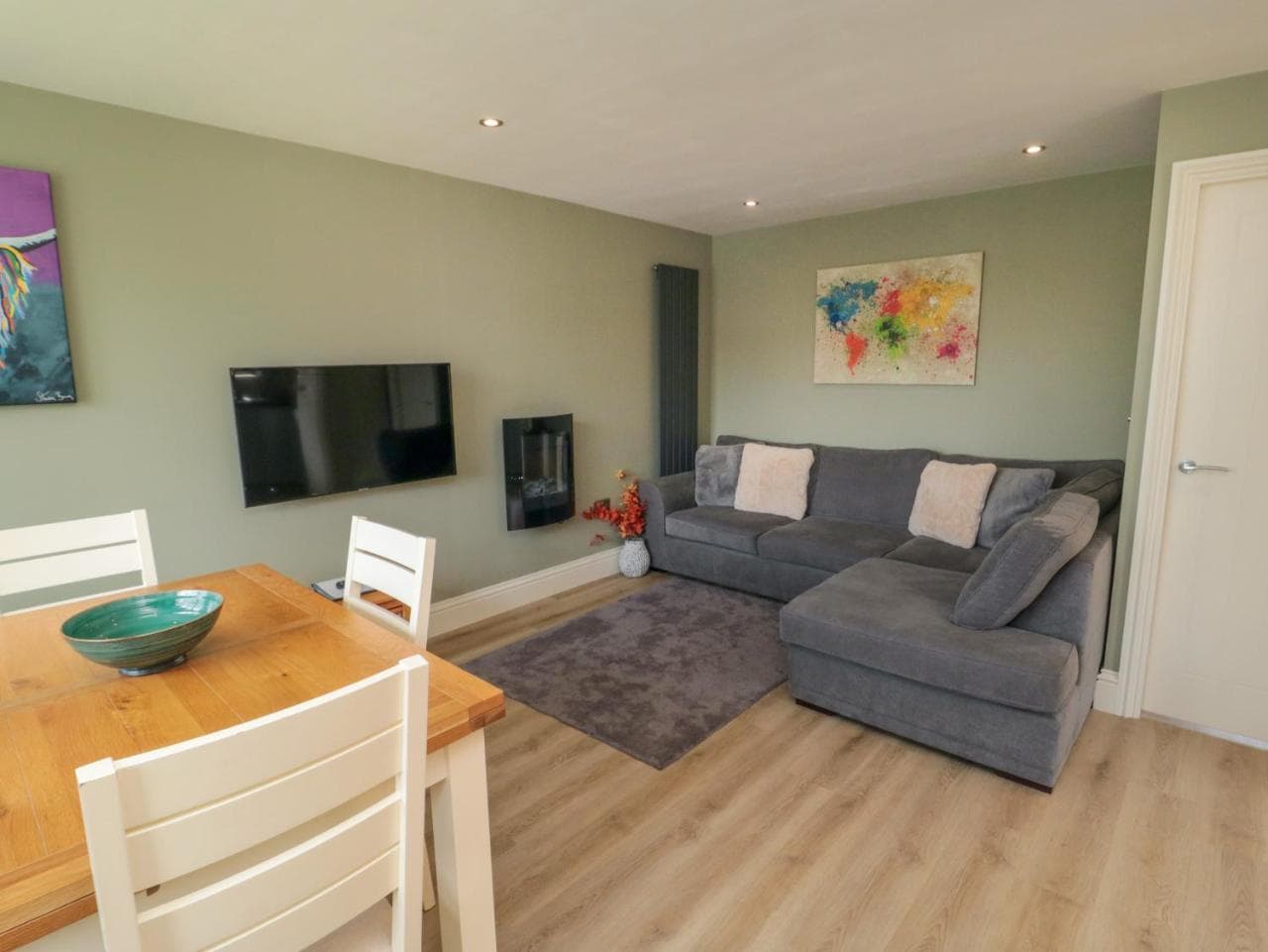 6 Fairfax Close — photo 5