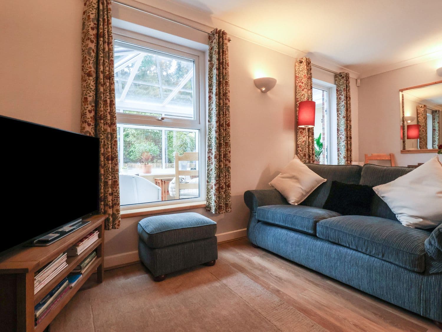 New Tower House- 10 Pear Tree Court — photo 4