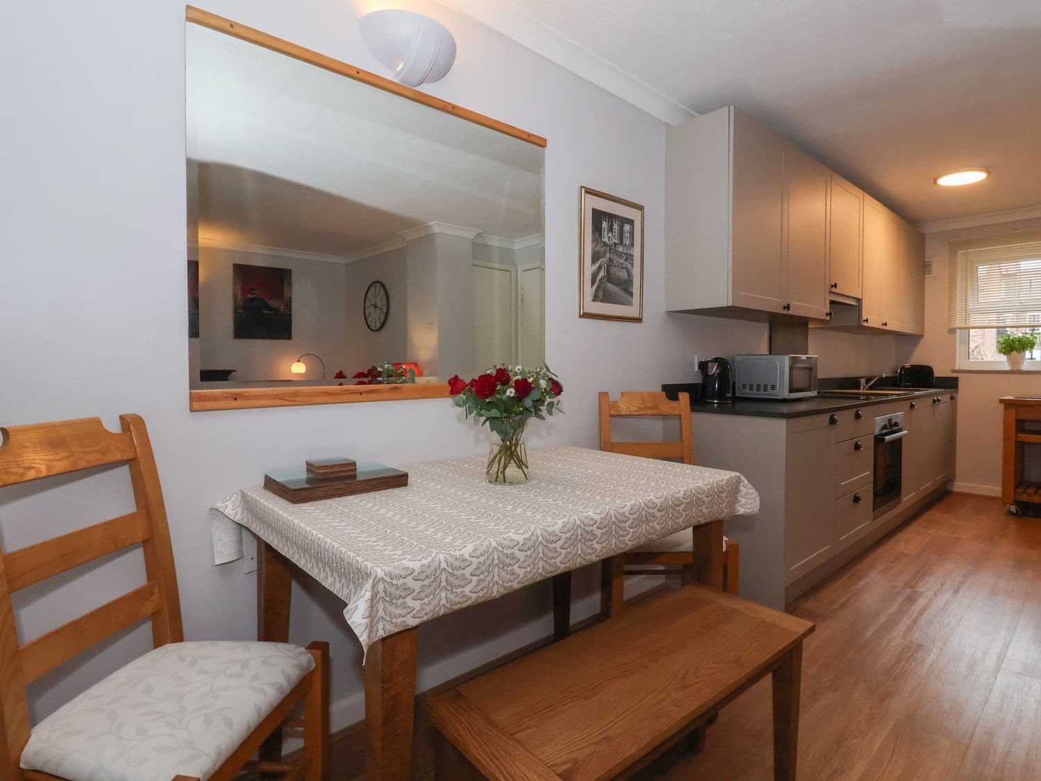 New Tower House- 10 Pear Tree Court — photo 6