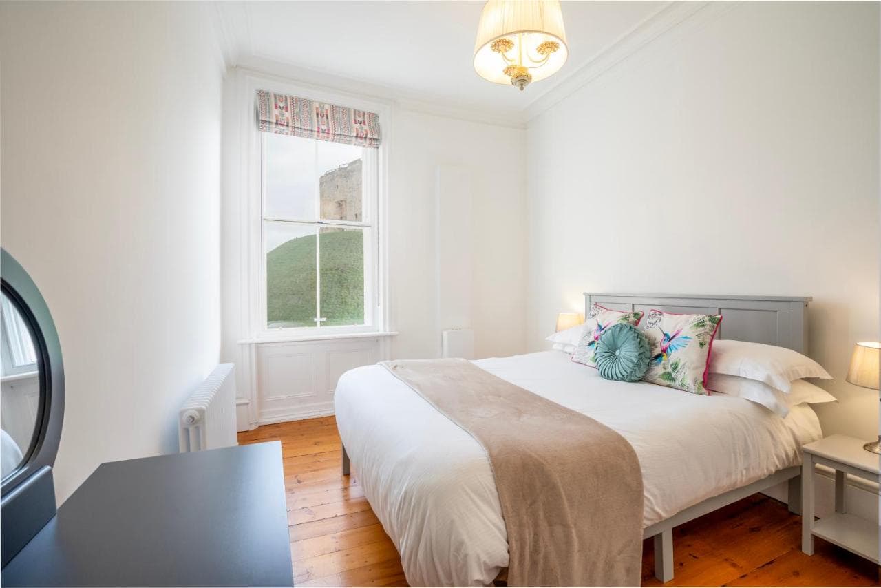 Peckitt Street Apartments — photo 3