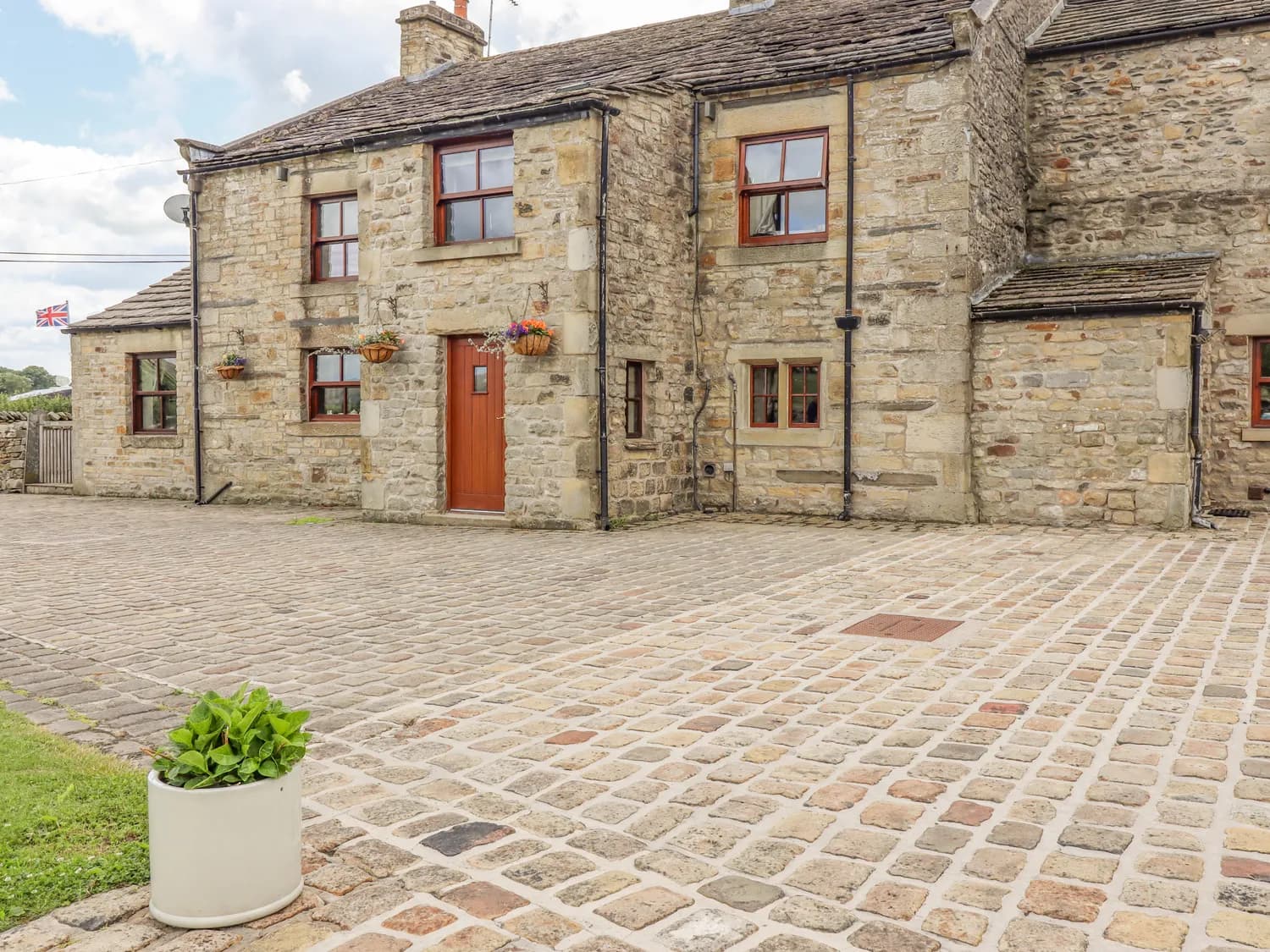 Orcaber Farmhouse Image 1